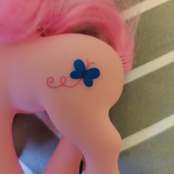 Pony Gi-Go Pink body Pink Mane and Tail with Blue Butterfly Moveable Head Bow - Picture 3 of 5